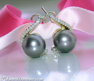Beautiful Tahitian Pearl Earrings with Diamonds in Yellow Gold