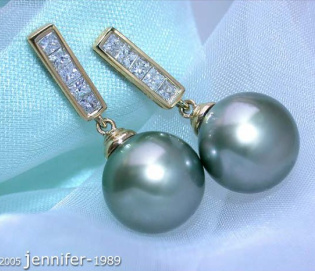 Simple Tahitian Pearl Diamond Earrings in Yellow gold 18k