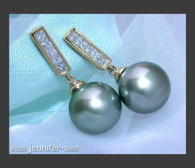 Simple Tahitian Pearl Diamond Earrings in Yellow gold 18k Simple Tahitian Pearl Diamond Earrings in Yellow gold 18k