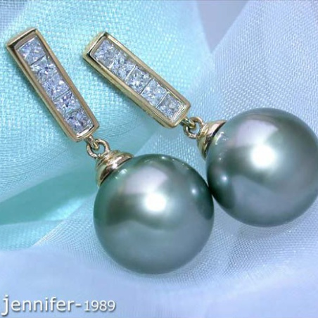 Simple Tahitian Pearl Diamond Earrings in Yellow gold 18k