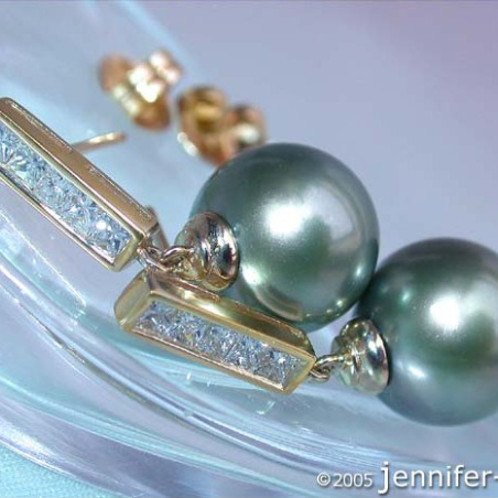 Simple Tahitian Pearl Diamond Earrings in Yellow gold 18k