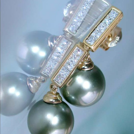 Simple Tahitian Pearl Diamond Earrings in Yellow gold 18k