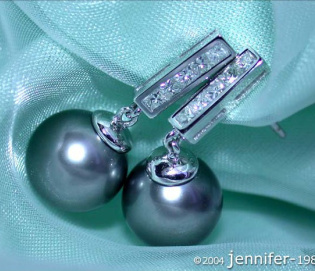 Simple Tahitian Pearl Diamond Earrings in White gold 18k