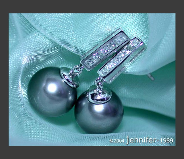 Simple Tahitian Pearl Diamond Earrings in White gold 18k Simple Tahitian Pearl Diamond Earrings in White gold 18k