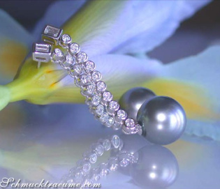 Glorious Dangling Earrings with Tahitian Pearls & Diamonds