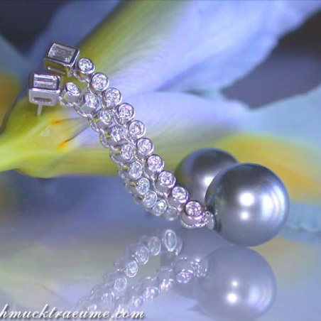 Glorious Dangling Earrings with Tahitian Pearls & Diamonds