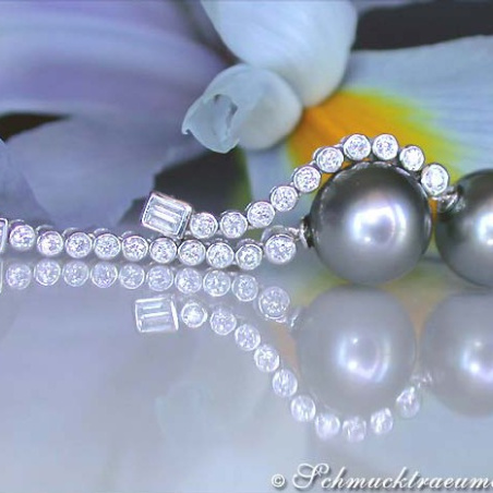 Glorious Dangling Earrings with Tahitian Pearls & Diamonds