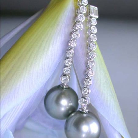 Glorious Dangling Earrings with Tahitian Pearls & Diamonds