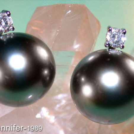Pretty Tahitian Pearl Studs with Diamonds in White gold 14k