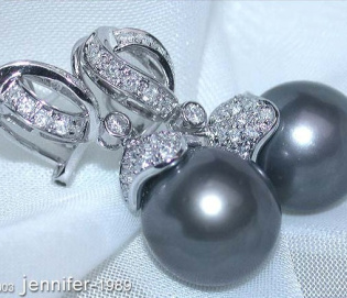 Elegant Tahitian Pearl Earrings with Diamonds in White gold
