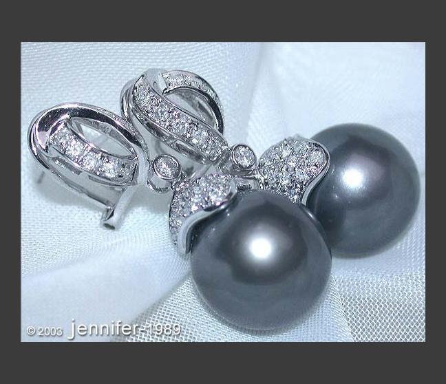 Elegant Tahitian Pearl Earrings with Diamonds in White gold Elegant Tahitian Pearl Earrings with Diamonds in White gold