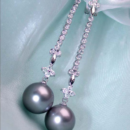 Extra lange Tahitiperlen Ohrringe mit Diamanten