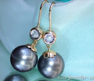 Pretty Tahitian Pearl Earrings with Diamonds in Yellow Gold 14k