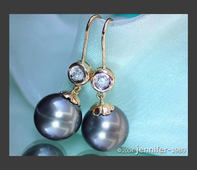 Pretty Tahitian Pearl Earrings with Diamonds in Yellow Gold 14k Pretty Tahitian Pearl Earrings with Diamonds in Yellow Gold 14k