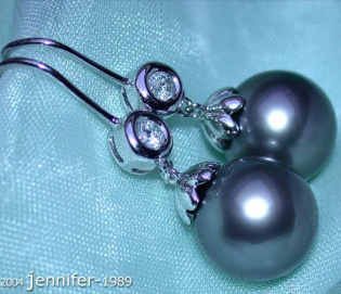 Pretty Tahitian Pearl Earrings with Diamonds in White gold 14k