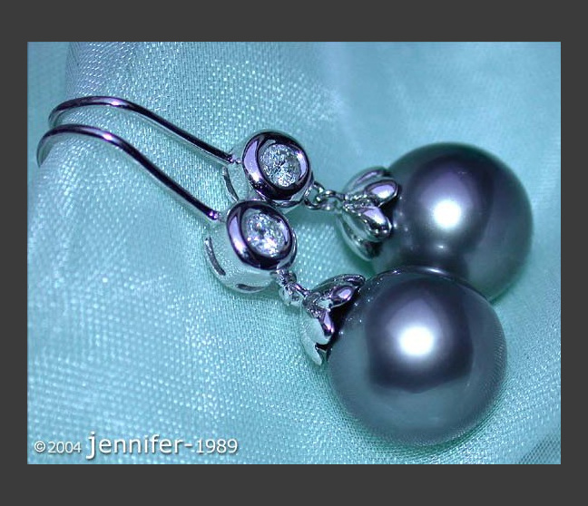 Pretty Tahitian Pearl Earrings with Diamonds in White gold 14k Pretty Tahitian Pearl Earrings with Diamonds in White gold 14k