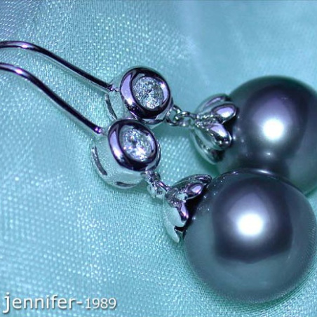 Pretty Tahitian Pearl Earrings with Diamonds in White gold 14k