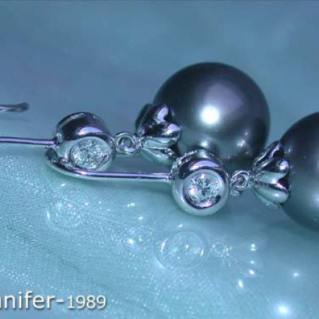 Pretty Tahitian Pearl Earrings with Diamonds in White gold 14k