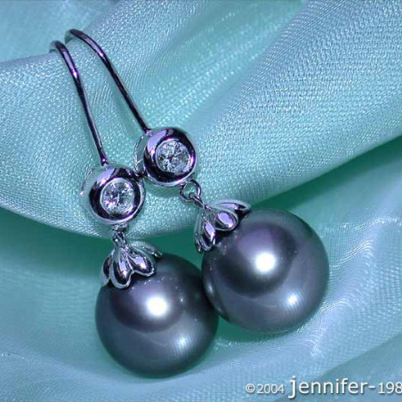 Pretty Tahitian Pearl Earrings with Diamonds in White gold 14k