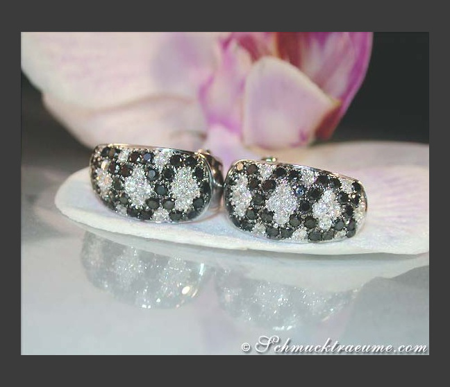 Rhombic Style Black and White Diamond Earrings Rhombic Style Black and White Diamond Earrings
