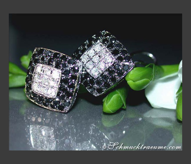 Simple Black & White Diamond Earrings (Square Style) Simple Black & White Diamond Earrings (Square Style)