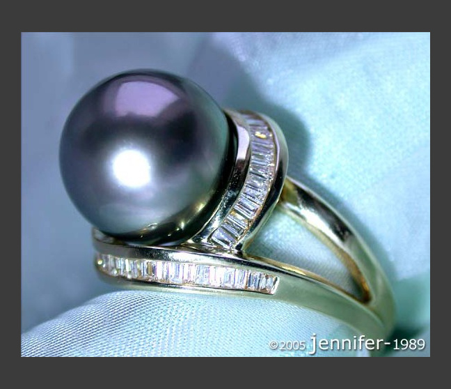 Fabulous Tahitian Pearl Ring with Diamonds in Yellow Gold 18k Fabulous Tahitian Pearl Ring with Diamonds in Yellow Gold 18k