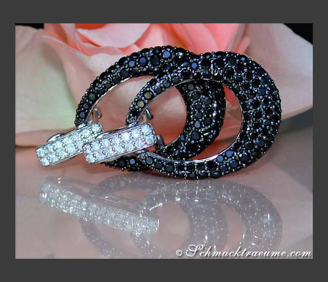 Attractive Black & White Diamond Earrings Attractive Black & White Diamond Earrings