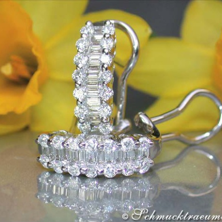 Beautiful Diamond Earrings in White gold 18k