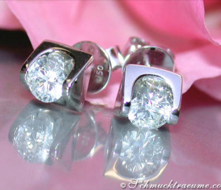 Elegant Diamond Solitaire Studs (0,70 ct.)