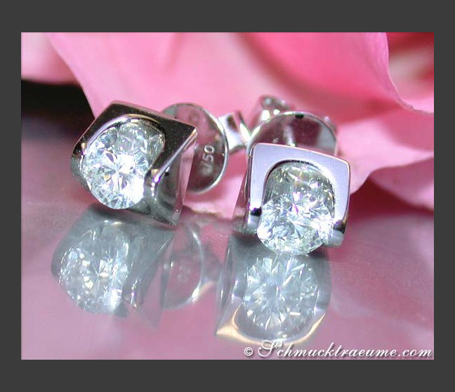 Elegant Diamond Solitaire Studs (0,70 ct.) Elegant Diamond Solitaire Studs (0,70 ct.)
