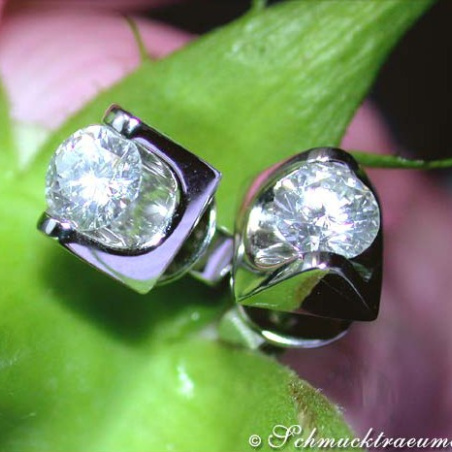Elegant Diamond Solitaire Studs (0,70 ct.)