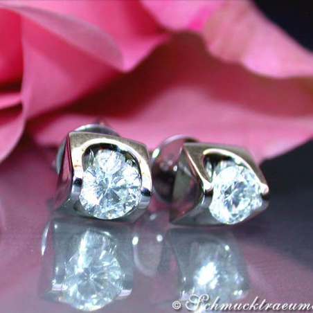 Elegant Diamond Solitaire Studs (0,70 ct.)