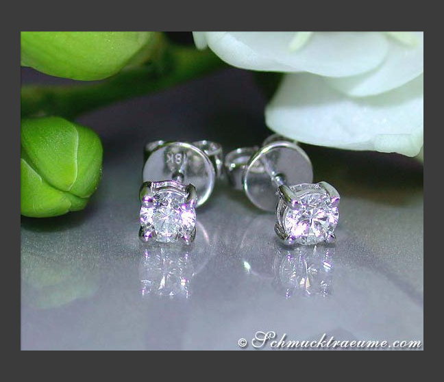 Pretty Diamond Solitaire Studs (0,50 ct.)