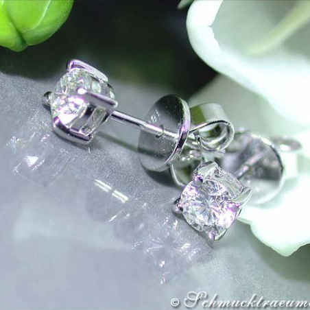 Pretty Diamond Solitaire Studs (0,50 ct.)