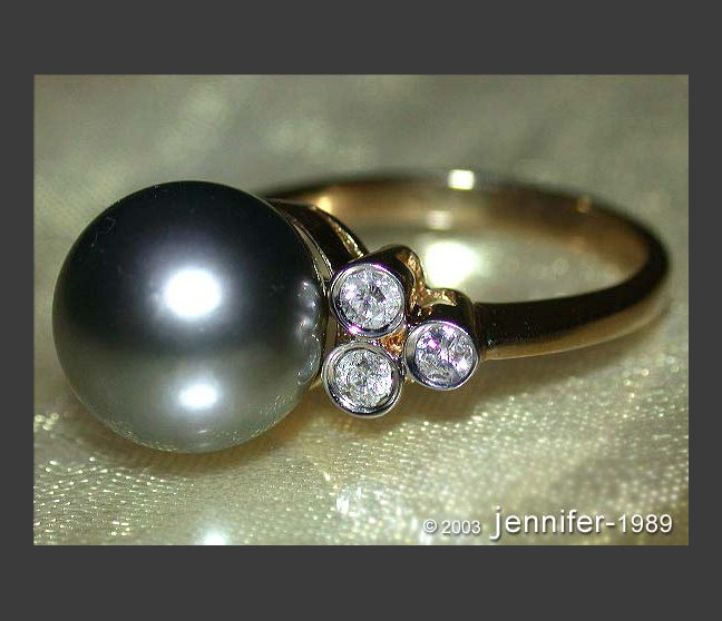 Precious Tahitian Pearl Ring with Diamonds in Yellow gold Precious Tahitian Pearl Ring with Diamonds in Yellow gold