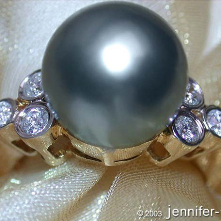 Precious Tahitian Pearl Ring with Diamonds in Yellow gold