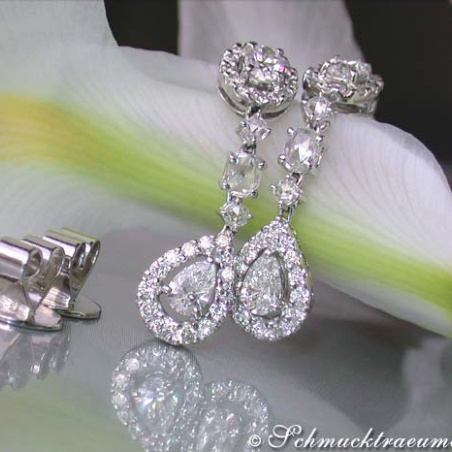 Noble Diamond Earrings with Diamonds of four cuts