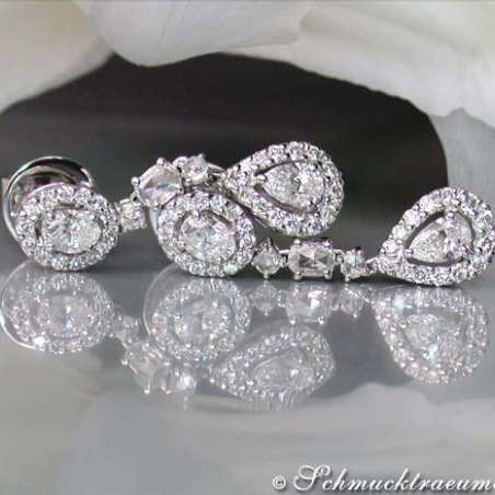 Noble Diamond Earrings with Diamonds of four cuts