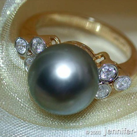 Precious Tahitian Pearl Ring with Diamonds in Yellow gold