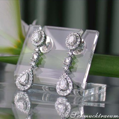 Noble Diamond Earrings with Diamonds of four cuts