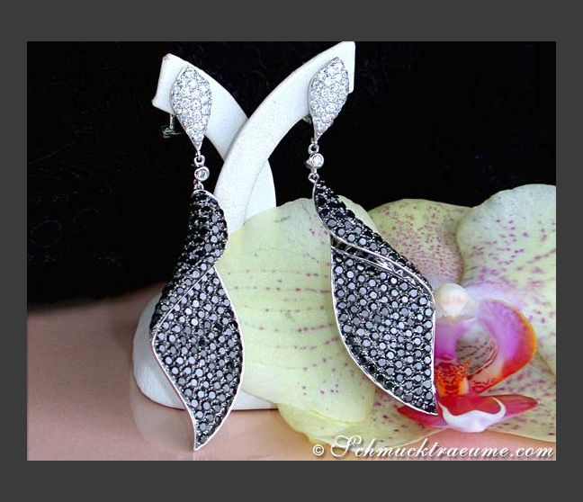 Terrific Black & White Diamond Dangling Earrings (68 mm) Terrific Black & White Diamond Dangling Earrings (68 mm)