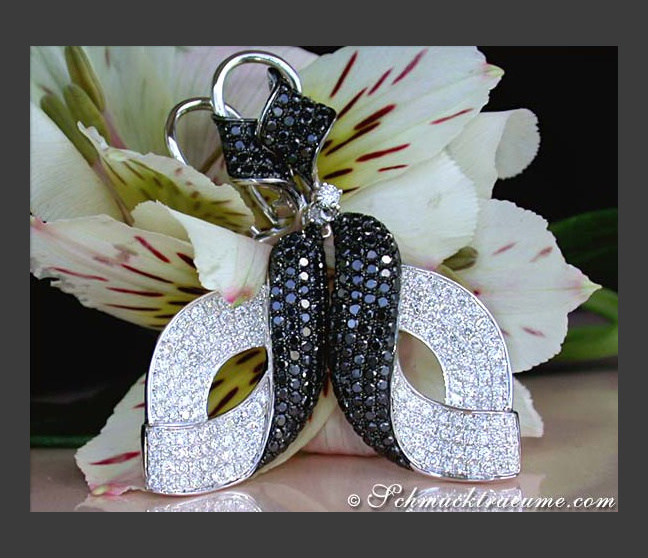 Magnificent Dangling Earrings with Black & White Diamonds Magnificent Dangling Earrings with Black & White Diamonds