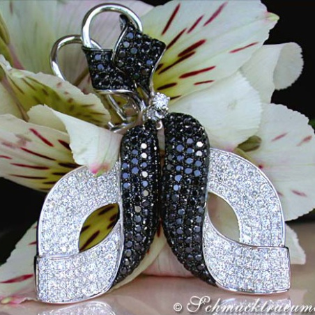 Magnificent Dangling Earrings with Black & White Diamonds