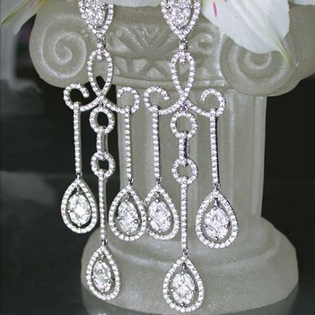 Glorious Diamond Dangling Earrings (Illusion Design)