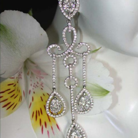 Glorious Diamond Dangling Earrings (Illusion Design)