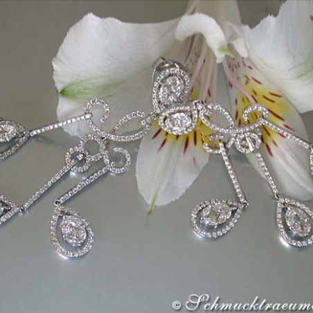 Glorious Diamond Dangling Earrings (Illusion Design)