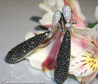 Voluminous Dangling Earrings with Black & White Diamonds