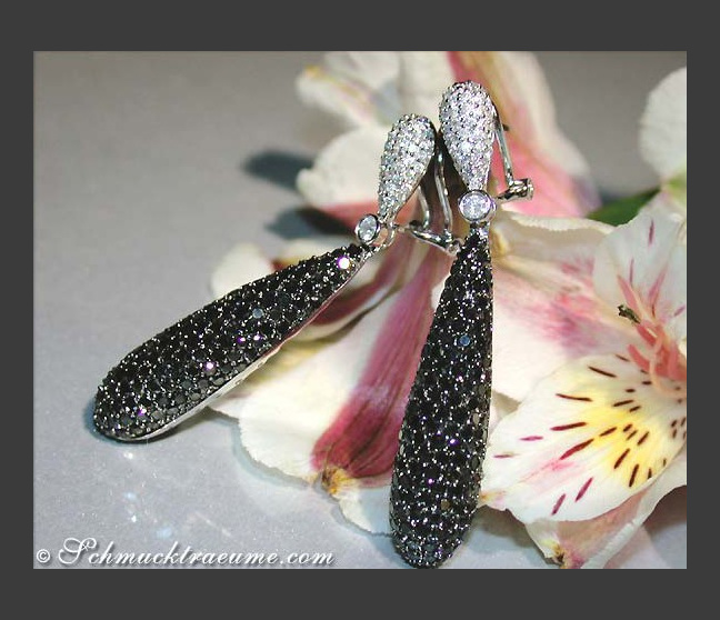 Voluminous Dangling Earrings with Black & White Diamonds Voluminous Dangling Earrings with Black & White Diamonds