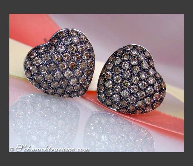 Feminine Heart Earrings with Brown Diamonds Feminine Heart Earrings with Brown Diamonds