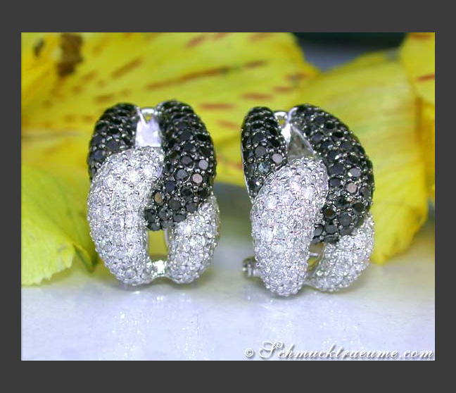 Rich Black & White Diamond Earrings Rich Black & White Diamond Earrings